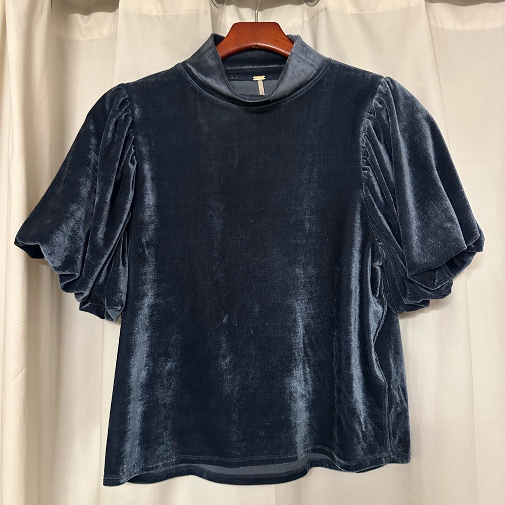 Free people navy velvet mock neck bubble sleeve tee